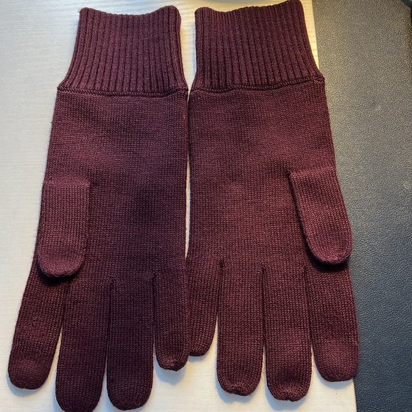 Lululemon Women’s Warm Revalation Tech Gloves. Size M/L. - Picture 3 of 3